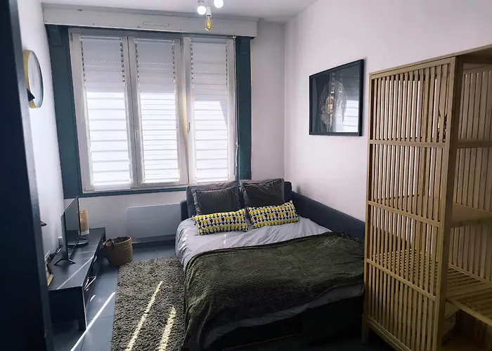 Leone à Deux Pas De La